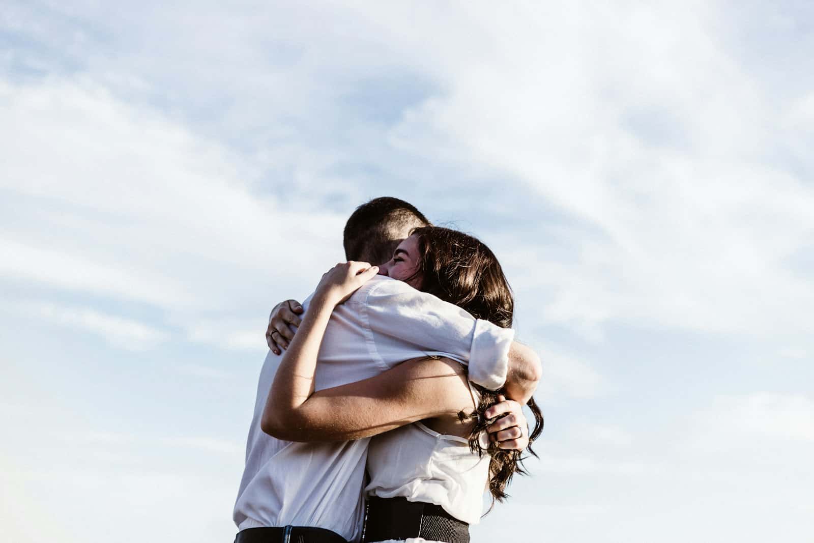 How to Make Your Wife Feel Beautiful: 15 Ways (Plus Compliments She’ll Remember)